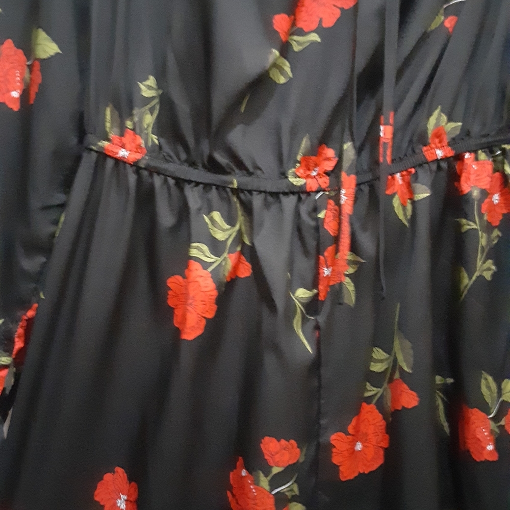 SHEIN BLACK AND RED ROMPER - Picture 5 of 10